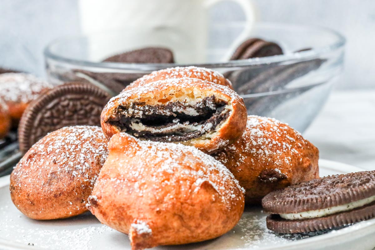 fried oreos on plate dusted with powdered sugar