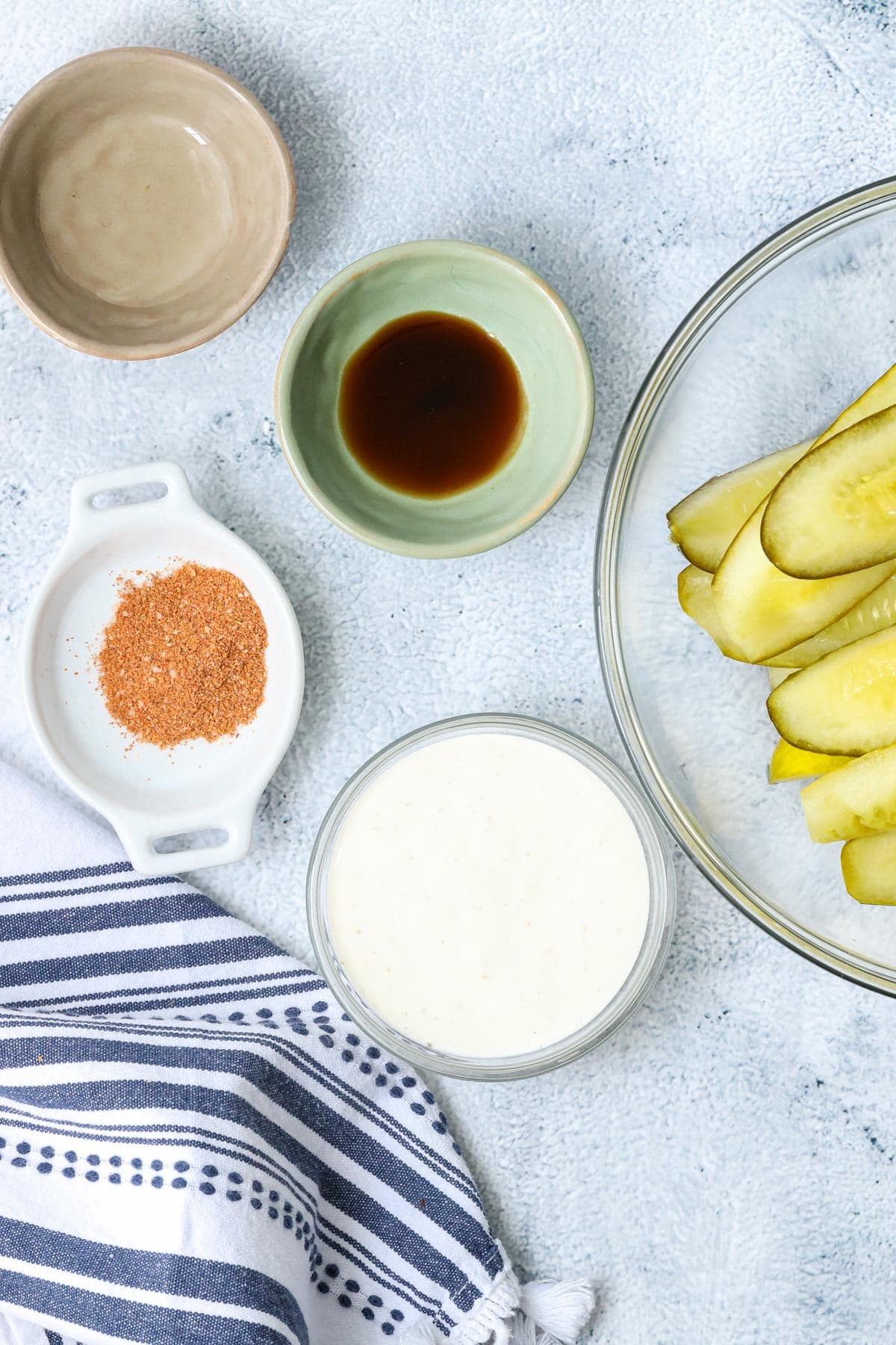 Ingredients to make fried pickle spear sauce