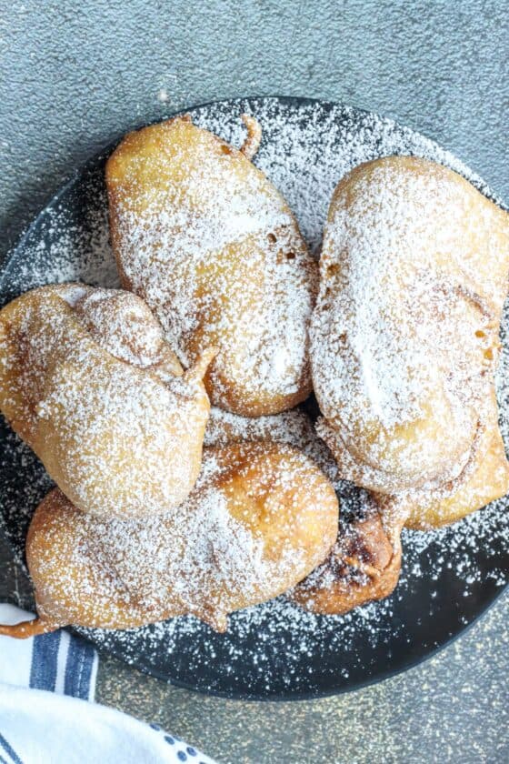 fried twinkies powdered with sugar