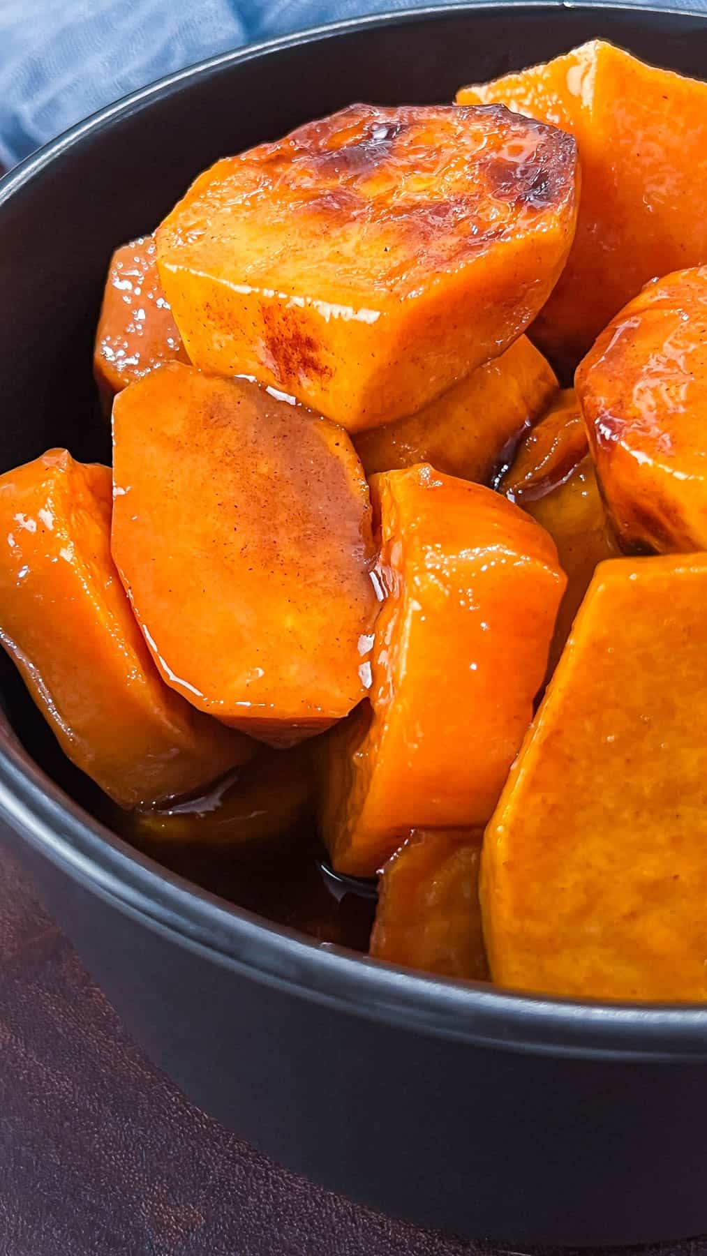 air fryer candied yams in black bowl