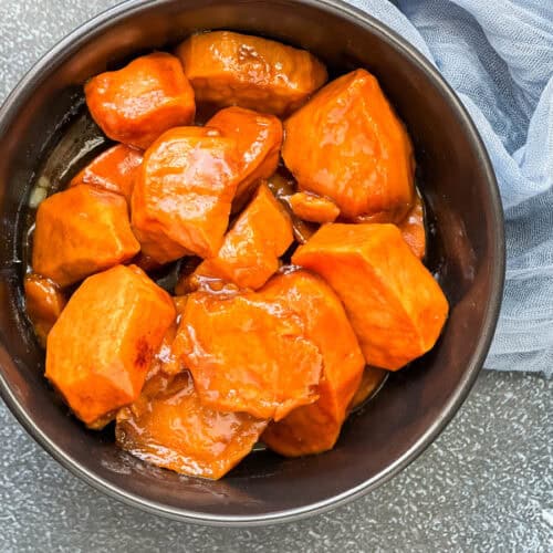 air fryer candied yams in black bowl